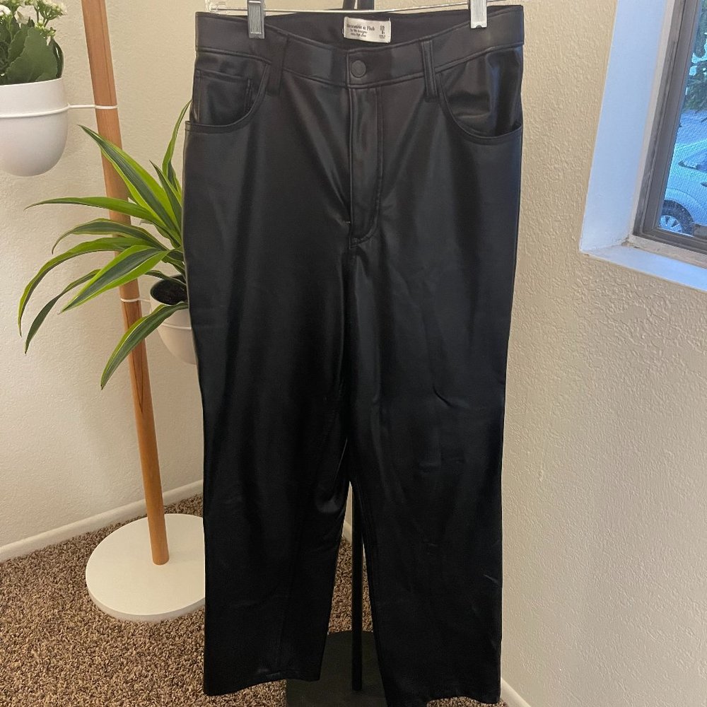 Curve Love Vegan Leather 90s Straight Pants